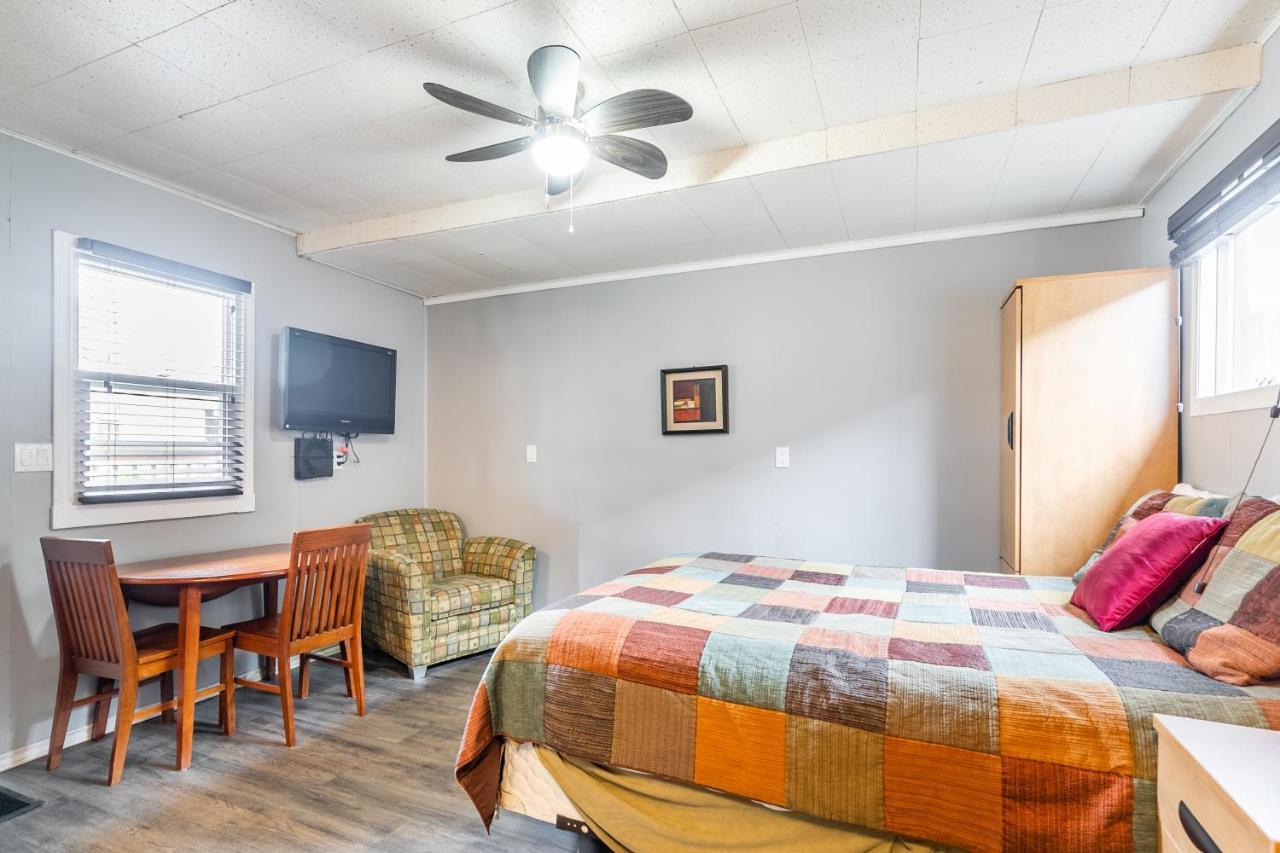 Bayside Cottage Rentals Port Rowan 외부 사진